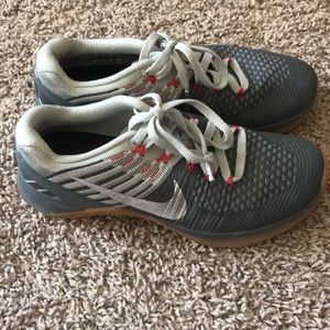 Grey Nike grips with red detail